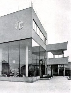 Dům s bytem a prodejnou automobilky Tatra v Kolíně - foto: archiv redakce
