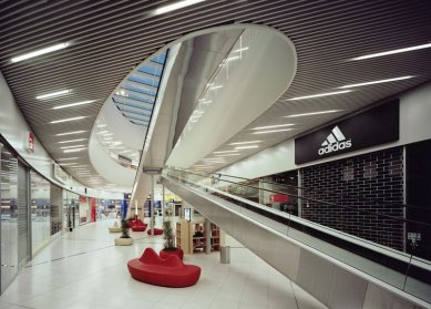 Obchodní centrum Šestka - Interiér - foto: © Petr Krejčí