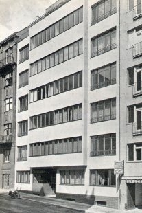 Tři činžovní domy na ulici Vinařská - foto: archiv redakce