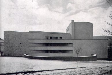 Divadlo v Ústí nad Orlicí - Pohled z boku - foto: archiv redakce