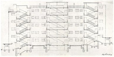 Blok nájemních domů - Podélný řez domem - foto: archiv redakce