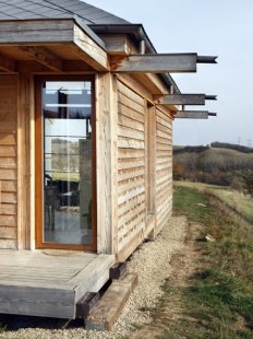 Dřevěný dům „na louce“ - foto: Vavřinec Menšl