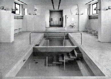 Městské lázně - Bazén v parních lázních - foto: archiv redakce