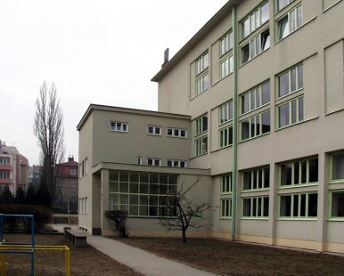 Obecná a měšťanská Škola v Brně-Masarykově čtvrti - Současný stav - foto: © archiweb.cz, 2005