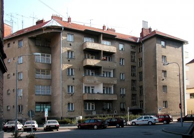 Nájemný dům s malými byty - Současný stav - foto: © archiweb.cz, 2003