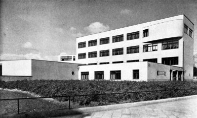 Obecná a měšťanská škola - foto: archiv redakce