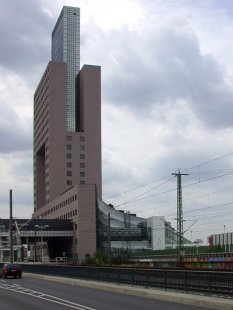 Messe Torhaus - foto: © Petr Šmídek, 2002