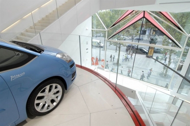 C42: Citroën showroom - foto: © Citroën