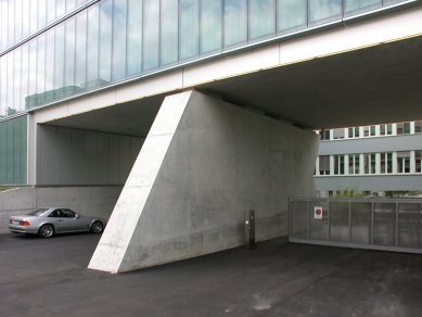Klinikum 1 West - nemocnice kantonu Basel-Stadt - foto: © Petr Šmídek, 2003