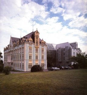 Residence for elderly people in a 19th century Villa - foto: © Philippe Ruault