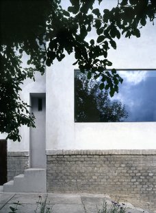 House with a Window - foto: Ester Havlová