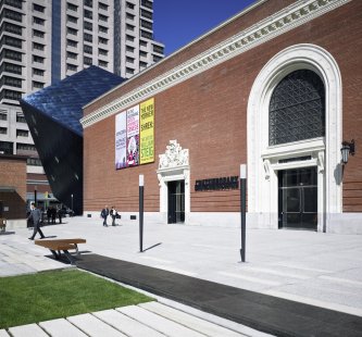 Contemporary Jewish Museum, San Francisco - Pohled s Mission Street - foto: Bruce Damonte - Courtesy of the Contemporary Jewish Museum, San Francisco