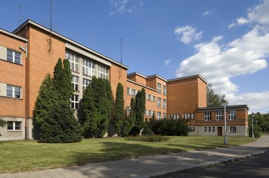 Obecné a měšťanské školy na Tylově nábřeží - foto: Ester Havlová