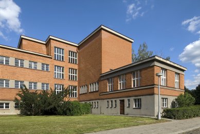 Obecné a měšťanské školy na Tylově nábřeží - foto: Ester Havlová