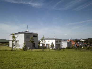 3 rodinné domy v Dobré Vodě u Českých Budějovic - foto: Filip Šlapal