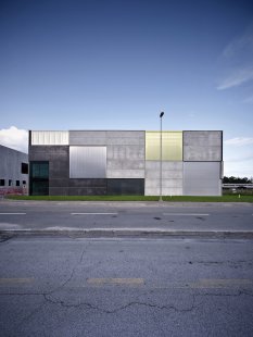 Office, Store & Shop Concrete Container - foto: Tomaz Gregoric