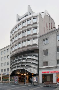 Bankovní pobočka na Favoritenstraße - foto: Petr Šmídek, 2017