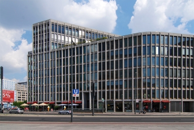 Wohn- und Geschäftshauskomplex Leipziger Platz - foto: Petr Šmídek, 2008