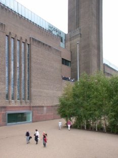 Tate Modern - foto: Petr Šmídek, 2004