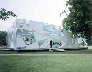 Serpentine Gallery Pavilion 2002 - foto: © David Grandorge