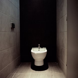 Veřejné toalety v areálu Pražského hradu - foto: Jan Polverini a Linda Antalová