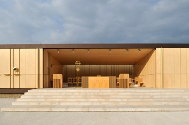 Square and open air altar - foto: Miran Kambič