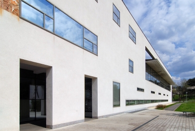 France Bevk Public Library - foto: Petr Šmídek, 2008