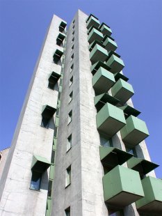 Obytná věž Charlottenstrasse  - foto: Petr Šmídek, 2006