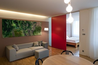 Interiér bytu - Vila Kunzova, Brno - Průhled do ložnice - foto: Štěpán Vrzala