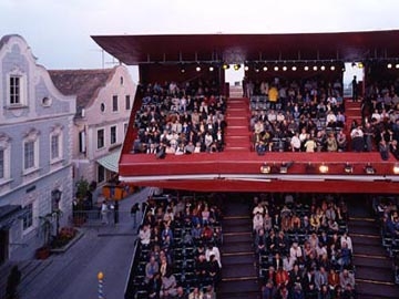 Dočasná divadelní tribuna - foto: © Dietmar Tollerian