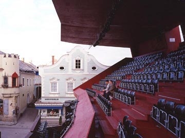 Dočasná divadelní tribuna - foto: © Dietmar Tollerian