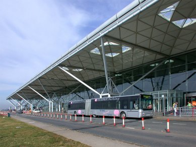 Stansted Airport Building - foto: Petr Šmídek, 2004