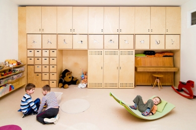 Nábytek s piktogramy pro speciální oddělení mateřské školky  - foto: Pavel Šust