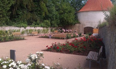 Muzeum barokních soch a rekonstrukce klášterních zahrad - Rozárium s věží prachárny - foto: Roman Brychta