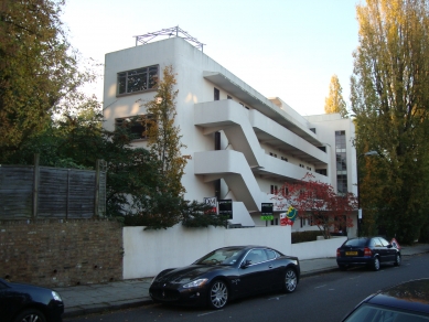 Lawn Road Flats - Isokon - Pohľad - foto: Rasťo Udžan, 2011