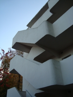 Lawn Road Flats - Isokon - Pohľad - foto: Rasťo Udžan, 2011