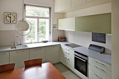 Interiér bytu v ulici Střední - Brno - Kuchyně - foto: Štěpán Vrzala