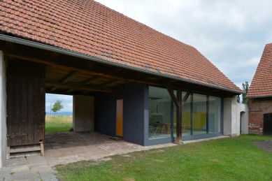 Ateliér zasunutý do stodoly - foto: archiv under-construction