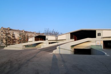 Parkovací dům TGH-48 - Parkovací dům Triplex A z roku 1966. - foto: Petr Šmídek, 2008