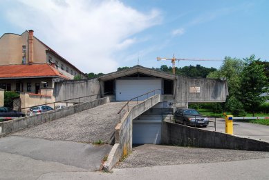 Parkovací dům TGH-48 - Parkovací dům Triplex B z roku 1970. - foto: Petr Šmídek, 2008