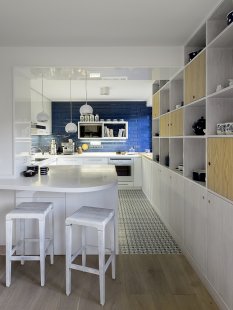 Maminčina modro-bílá kuchyně - foto: A1Architects – MgA. David Maštálka