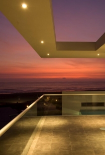 Beach house on a hill - foto: Javier Artadi Arquitectos