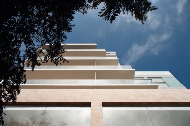 Residential building facing the bay of Lima