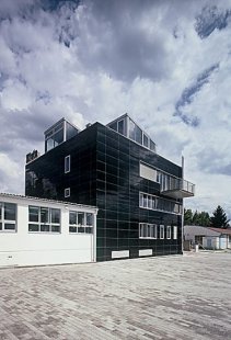 Administrativní budova firmy Blata - foto: Filip Šlapal