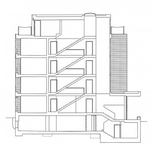 Bytový dům v Komenského ulici - Příčný řez - foto: Lábus AA