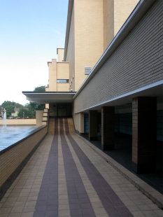 Town Hall Hilversum - foto: Petr Šmídek, 2003