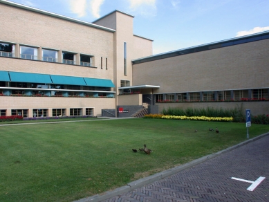 Town Hall Hilversum - foto: Petr Šmídek, 2003