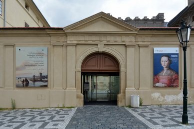 Vstupní objekt do Schwarzenberského a Salmovského paláce - foto: Petr Šmídek, 2013