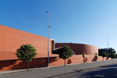 Multiuse Pavilion in Gondomar - foto: Petr Šmídek, 2011