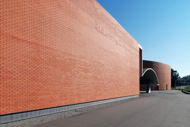 Multiuse Pavilion in Gondomar - foto: Petr Šmídek, 2011